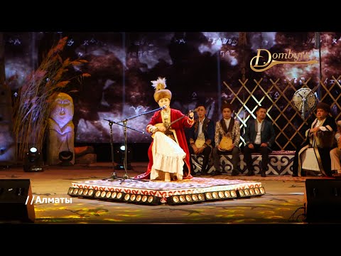 Видео: Ұлжан Байбосынова - Абылай ханға Бөгенбай батырдың қазасын естіртуі (Бұқар жырау)