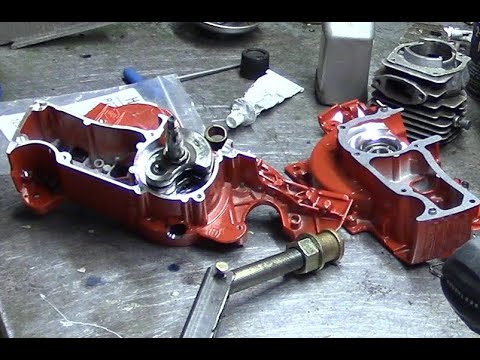 Видео: Замена подшипника коленвала бензопилы Husqvarna и Stihl и сборка корпуса. "Архивные клипы"