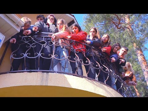 Видео: БАБКА СБЕЖАЛА ЧЕРЕЗ БАЛКОН СО ВТОРОГО ЭТАЖА