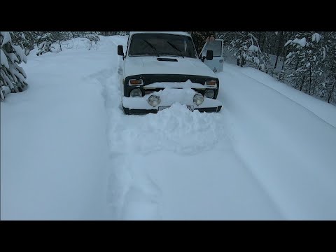 Видео: Тест нивы по снегу на обычной шиповке или как мы пробивались на рыбалку