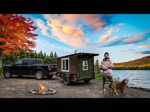 Видео: Столкновение с сильным ветром и холодом в крошечной хижине на отдаленном озере