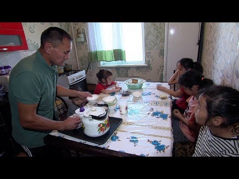 Видео: Дау-дамайсыз: Күйеуі алты баласын тастап кеткен әйелін іздеп жүр!