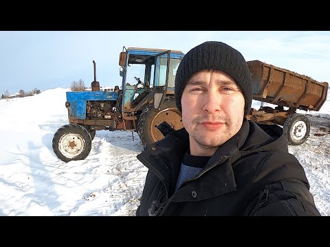 Видео: Работаю на тракторе (ЗАСТРЯЛ ДВА РАЗА НА 50 МЕТРАХ), вывозим навоз и раздаем корм на ферме!