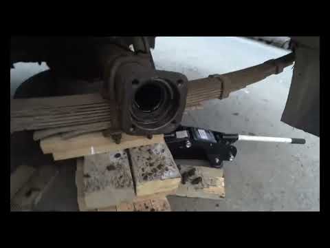 Видео: Москвич. Москвич 426. Задний мост москвич. Пресмаслёнка. Сборка задней полуоси и установка москвич.