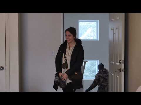 Видео: ПЕРЕЕЗД СЕСТРЫ В КВАРТИРУ США