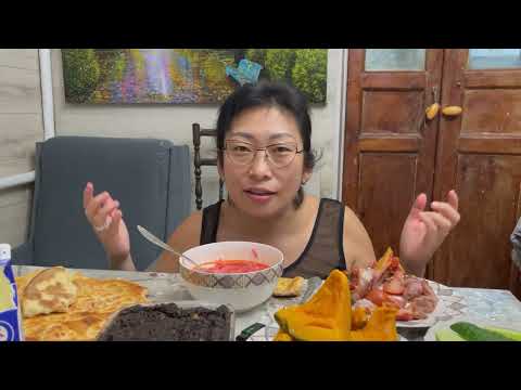 Видео: Борщ со сметаной 😋 и лепёшками | Уютный мукбанг 🍜 #мукбанг #борщ  #тыква #вкусно #обед #еда #уют