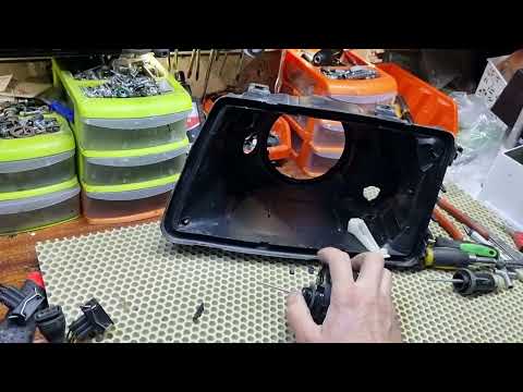 Видео: электрокорректоры для фар Audi 100 C3