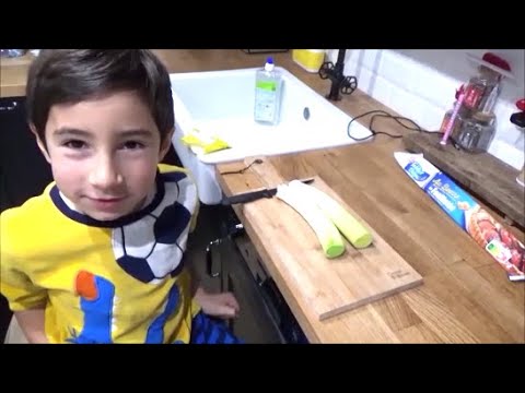 Видео: Жизнь во Франции/Готовим с ребенком-билингвой французский пирог с лососем и луком-пореем