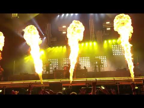 Видео: У #RAMMSTEIN сломалась аппаратура, поёт зал!