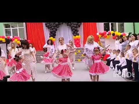 Видео: ТАНОЧОК З МАМАМИ.