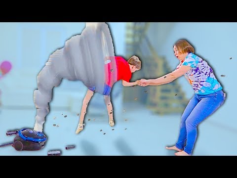 Видео: Засосало в пылесос!