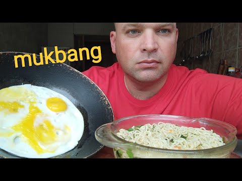 Видео: ОБЖОР ЯИЧНИЦА и Доширак/МУКБАНГ Воскресный