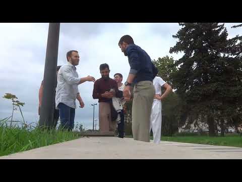 Видео: Армрестлинг на улице + выходы на турнике на максимум