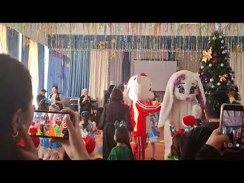 Видео: Жаңа жыл 2025 , Аю мен мыстан кемпірлермен би