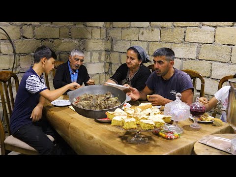 Видео: Бабушка 👵 Жарила  Мясо 🍖 с Овощей 🍅 на сковороде |  Запеченный бисквитный пирог |  Жизнь в деревне