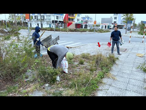 Видео: Мы были удивлены действиями мужчины в богатом районе во время уборки