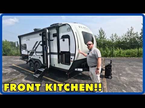 Видео: Прицеп для коротких путешествий с фронтальной кухней! Forest River Flagstaff E-Pro E20FK 2026 года
