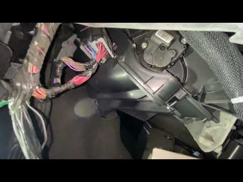 Видео: 257.- Замена привода водительской двери Chevrolet Impala Limited 3.5 2014-2016 гг.