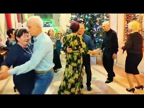 Видео: Белым цветом сирень...07.01.