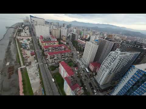 Видео: Берег Чёрного Моря в Батуми, Грузия