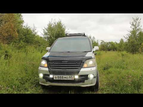 Видео: Мини обзор TOYOTA VOXY azr65 хороший семейный МИНИВЕН