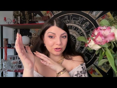 Видео: Какие мысли о вас ему не дают покоя? Таро Юлия Петрова Прямые Эфиры