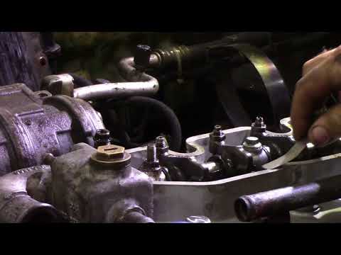 Видео: Как легко проверить и отрегулировать клапаны вашего 4-цилиндрового Defender!