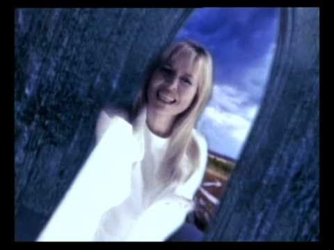 Видео: Ольга КОРМУХИНА - ВЗГЛЯНИ НА ЭТУ ЗЕМЛЮ С ВЫСОТЫ (Official video), 1998