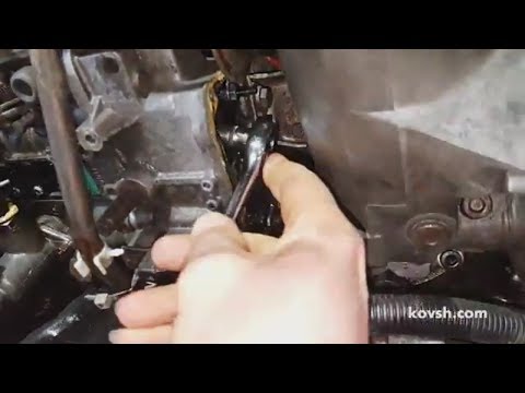 Видео: Регулировка неустойчивых оборотов холостого хода на Mercedes Benz Vito I W638 2.3d OM601
