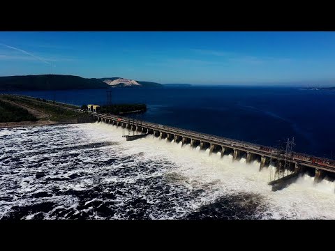 Видео: Сброс воды на Жигулевской ГЭС 30 мая 2020 года / Водохранилище /Тольятти / 4K