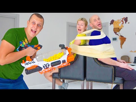 Видео: Лысая Борода и Оксана ЗАКРЫТЫ в Кладовке. Старый Забрал ИХ ДЕНЬГИ. Nerf Brothers