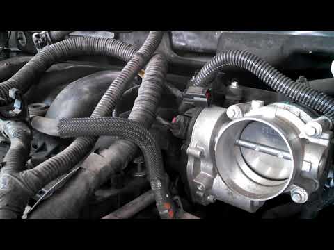 Видео: Замена свечей зажигания на Ford Edge 3.5L V6 2013 года. Как установить, снять или заменить на Lin...