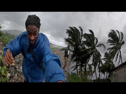 Видео: 🌪️ Мелисса приближается к Ямайке — вы можете почувствовать напряжение в воздухе!