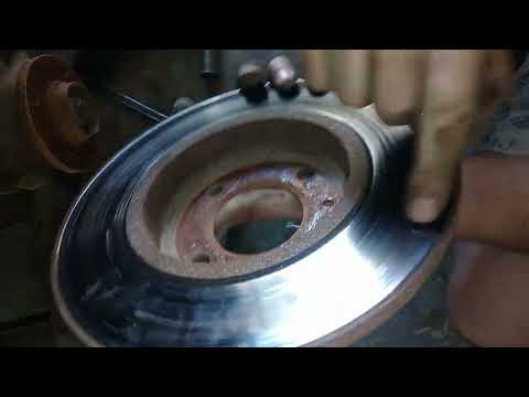 Видео: Пассат Б3 замена тормозных дисков и рулевых наконечников.Passat B3 Sedan 1.8L