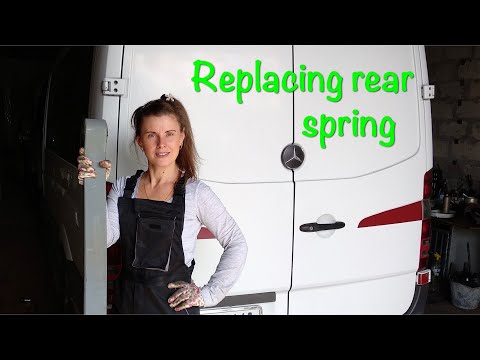 Видео: Replacing rear spring I Замена задней рессоры Mercedes-Benz Sprinter 906