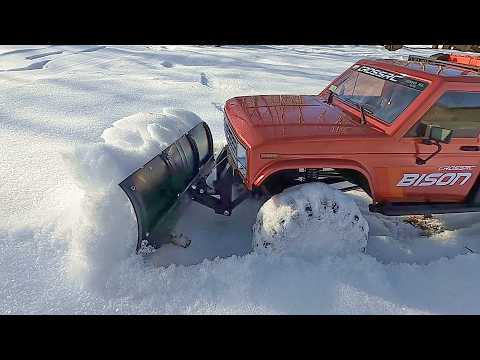 Видео: Cross RC Emo XL убирает снег