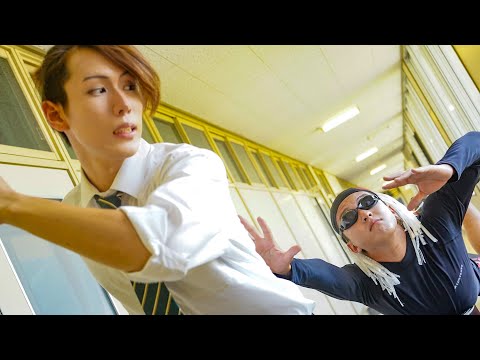 Видео: Убегайте от тех, кто преследует вас, плывя по земле.