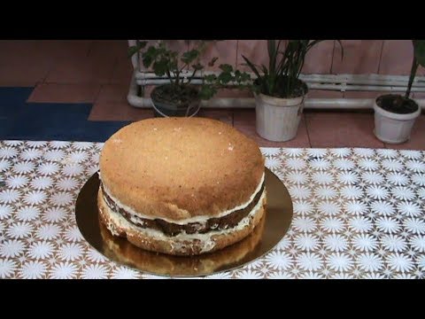 Видео: Делаем пломбирный крем и собираем торт