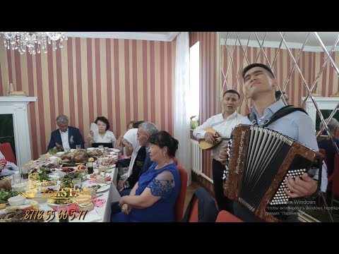 Видео: Домбрист пен Баянист әнді шегіне жеткізіп тұрып орындады.