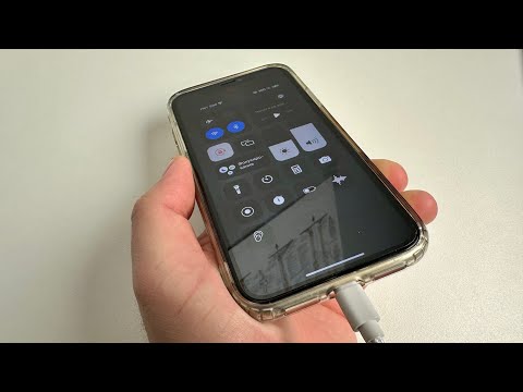 Видео: iPhone работает только когда он на зарядке а без зарядки выключается