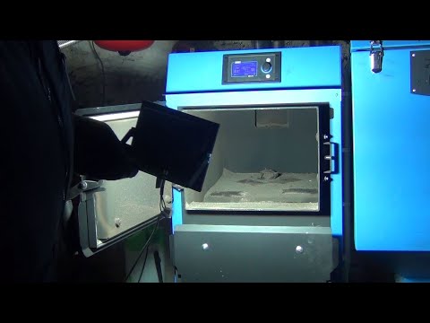 Видео: Стоит ли смачивать уголь водой?