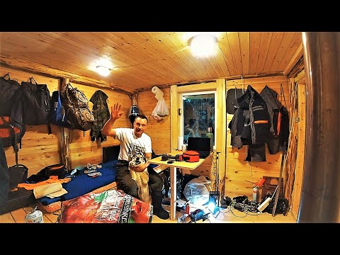 Видео: “Тайга” Мороз -35! Получил Воспаление,СРОЧНО! Утепляю избу, поймал щуку! Один в тайге,живу в избушке