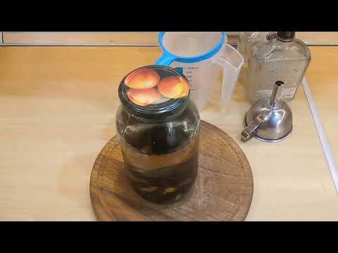 Видео: настойка на скорлупе орехов макадамии.