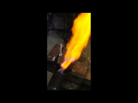 Видео: Как собрать мощную пропановую горелку