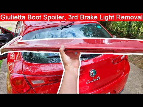 Видео: Снятие спойлера багажника Alfa Giulietta, снятие третьего стоп-сигнала