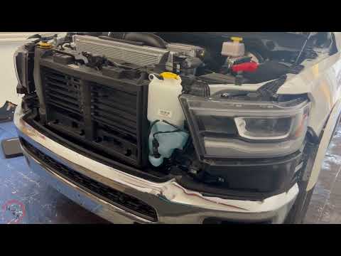 Видео: Как снять переднюю решетку радиатора на грузовике Dodge Ram 2019-2022 годов выпуска