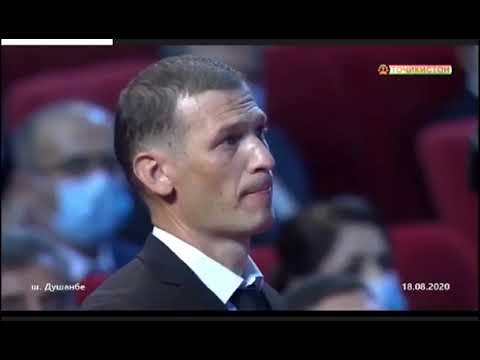 Видео: Президент ба фелдшере, ки ашк рехта буд, хона ваъда кард