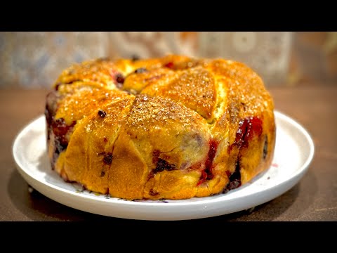 Видео: Козунак великденски с пълнеж от сладко / Кулич на Пасху с вареньем / Easter cake with fruit jam