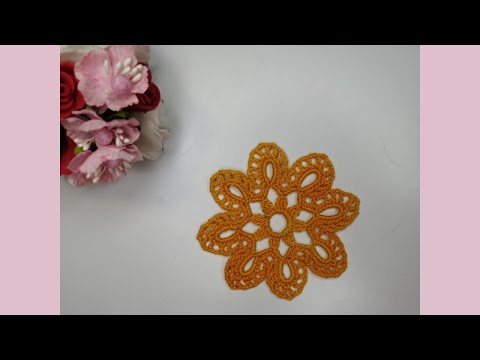 Видео: Как связать красивый цветочный мотив крючком и соединить его в процессе вязания