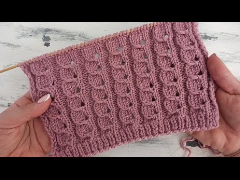 Видео: Красивый и простой ажурный узор спицами для вязания весенних кардиганов, джемперов, топов